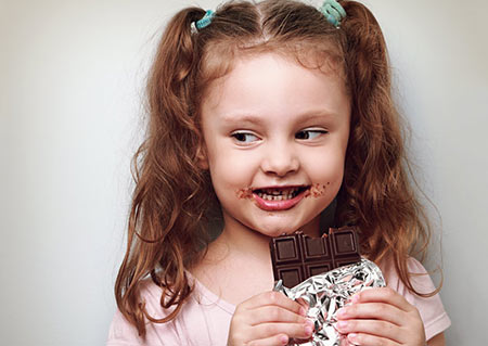 عوارض مصرف شکلات در کودک, خطرات مصرف شکلات کاکائویی برای کودکان,شکلات کاکائویی