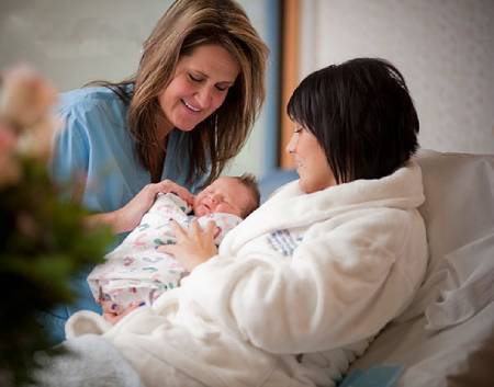 آیا مادر مبتلا به ویروس کرونا می تواند به نوزادش شیر دهد