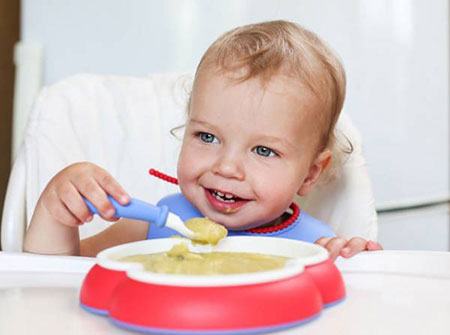 غذا دادن به نوزاد,نحوه غذا دادن به نوزاد هفت ماهه