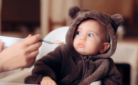 چه غذاهایی باعث اگزما در نوزاد می‌شوند