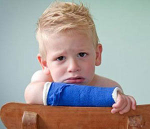 شکستگی استخوان,علائم شکستگی استخوان,نشانه های شکستگی استخوان در کودکان