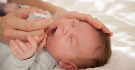 پریدن شیر به گلوی نوزاد,علت پریدن شیر به گلوی نوزاد,پریدن شیر در گلوی نوزاد