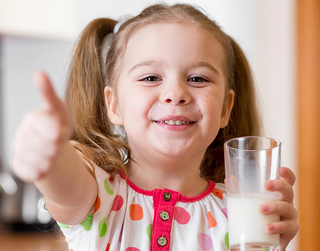 خواص شیر برای کودکان,فواید شیر برای کودکان
