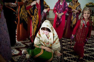 آداب و رسوم, جشن عروسی ترکمن, لباس محلی مردم ترکمن