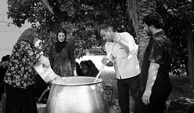آداب و رسوم مردم بوشهر, نذری دادن به عزاداران امام حسین