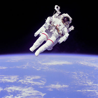 راهپیمایی فضایی چیست,اولین راهپیمایی فضایی,18 مارس سالروز اولین راهپیمایی فضایی