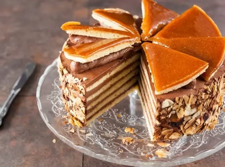 کیک کلاسیک مجارستانی, کیک لایه‌ای مجارستانی, کیک دوبوس