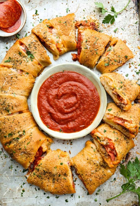 حلقه پیتزای هلالی نحوه درست کردن حلقه پیتزای هلالی