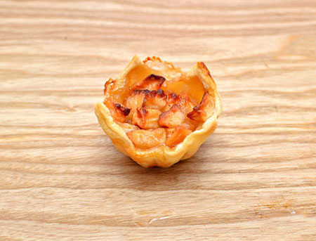 fo2166 - طرز تهیه تارت لقمه ای سیب و پنیر چدار