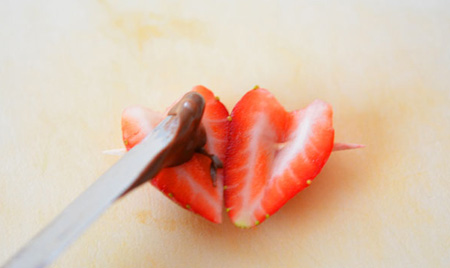 نحوه درست کردن دسر توت فرنگی قلبی,طرز تهیه دسری برای روز سپندارمذگان