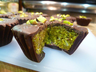 شیرینی پسته‌ای با روکش شکلات,طرز تهیه شیرینی پسته‌ای با روکش شکلات
