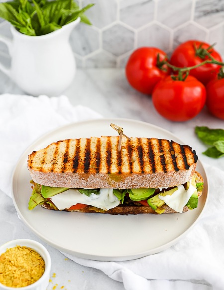 پنینی کاپرزه گیاهی مراحل پخت پانینی کاپرزه گیاهی