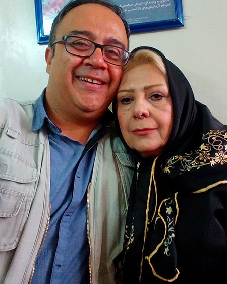 علی ابوالحسنی,علی ابوالحسنی و مادرش,تصاویر علی ابوالحسنی