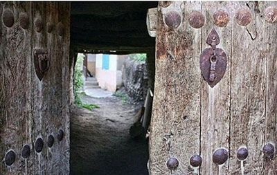 تعبیر خواب در پشتی,در پشتی,تعبیر خواب خارج شدن از در پشتی