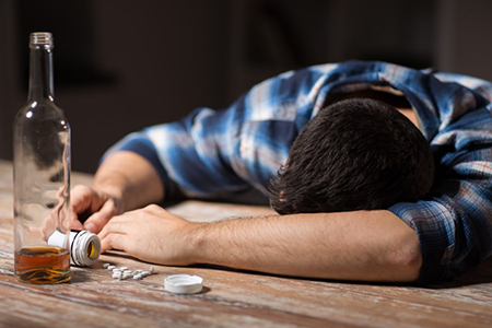 افزایش مسمومیت الکلی, علل مسمومیت الکلی, زیاده روی در نوشیدن الکل