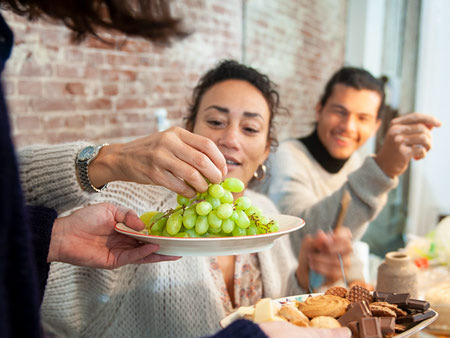 رژیم انگور در رفع گواتر, رژیم انگور برای چاقی صورت, لاغری با رژیم انگور