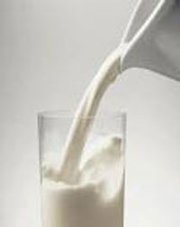 دلایل مشکلات گوارشی خوردن شیر