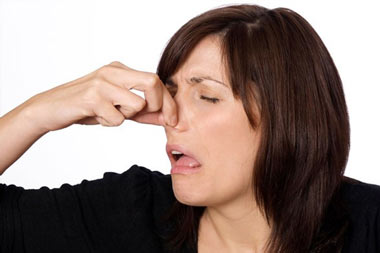 بوی بد ناحیه تناسلی در زنان, علت بوی بد ترشحات زنان, ترشحات واژن