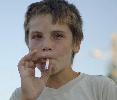پیشگیری از سیگار کشیدن نوجوانان,سیگار,استعمال سیگار در دوران نوجوانی