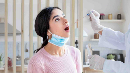 علائم اصلی شامل گلودرد برنده و سرفه خشک است کرونای تیغی, گلودرد تیغی