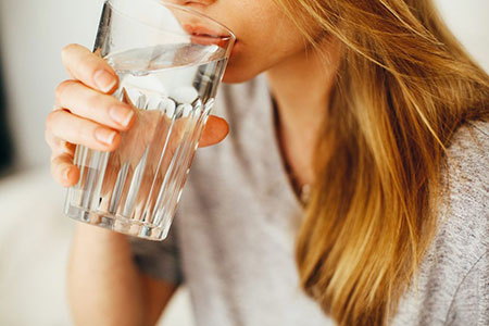 میزان آب در بدن انسان, میزان آب مصرفی روزانه