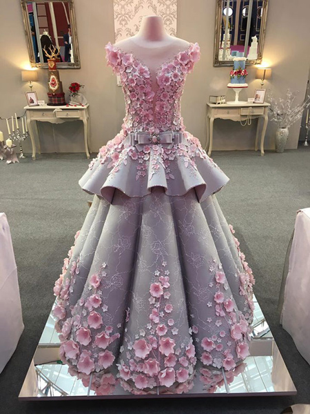 لباس عروس از جنس کیک, لباس عروس کیکی