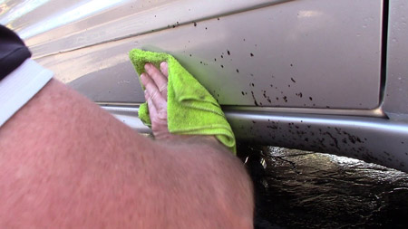 پاک کردن قیر از بدنه خودرو ,پاک کردن قیر از روی ماشین ,نحوه پاك كردن قير از روی ماشين