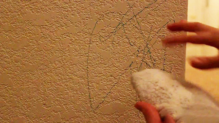 شیوه تمیز کردن لکه های جوهر از روی دیوار,لکه ها روی دیوار