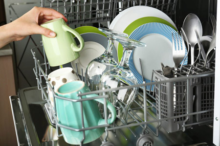 مات شدن ظروف در ماشین ظرفشویی،سفیدک زدن ظروف در ماشین ظرفشویی،علت کدر شدن ظرفها در ماشین ظرفشویی