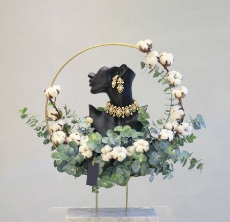 تزیین سرویس طلای عروس با گل