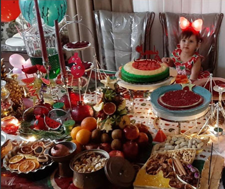 تزیین میز شب یلدا با ظروف مسی,جذاب ترین تزئین شب یلدا با ظروف مسی,شیک ترین سفره یلدا با ظروف مسی