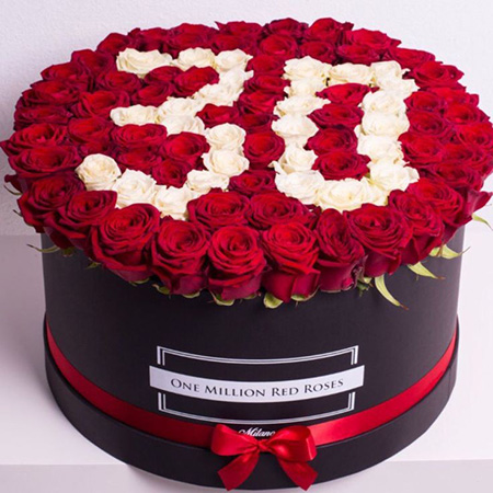 گل آرایی اعداد, چیدمان گل‌ها به‌صورت عدد, گل آرایی عدد 30 در باکس با گل رز سفید و قرمز