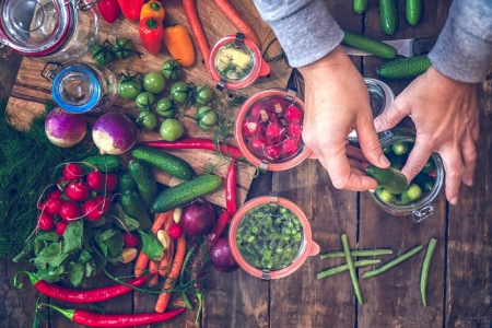 چهار روش نگهداری مواد غذایی را نام ببرید, تحقیق در مورد نگهداری مواد غذایی, چند روش نگهداری طولانی مدت از مواد غذایی