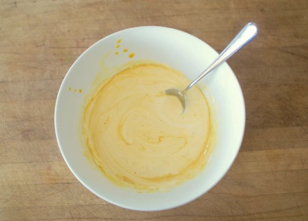 طرز تهیه آبرنگ با زردچوبه,رنگ خوراکی طبیعی برای کیک,چگونه رنگ خوراکی درست کنیم