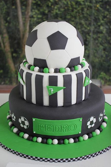 کیک تولد به شکل توپ,کیک زمین فوتبال