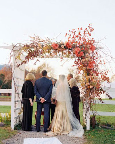 دسته گل پاییزی برای عروس و داماد,تزیین پاییزی جای حلقه های عروسی