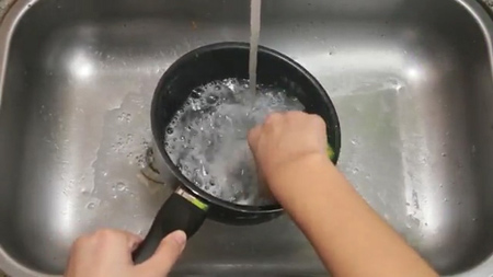 راهنمای شستن ظروف تفلون,تمیز کردن ظرف تفلون با سرکه