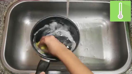 تمیز کردن ظرف تفلون با سرکه,تمیز کردن ظرف تفلون با مایع ظرف شویی