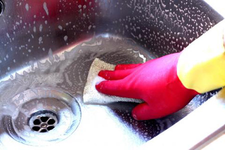 تمیز کردن سینک ظرفشویی،روش حرفه ای تمیز کردن سینک ظرفشویی,بهترین روش‌ها برای تمیز کردن سینک ظرفشویی
