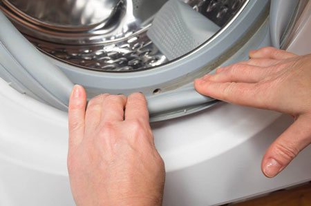 کپک ماشین لباسشویی,کپک ماشین لباسشویی رو خیلی راحت تمیز کنید,روش ساده از بین بردن کپک ماشین لباشویی