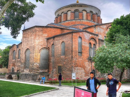 کلیسا ایا ایرنه ، کلیسای ایا ایرنه استانبول ، مکان کلیسا ایا ایرنه