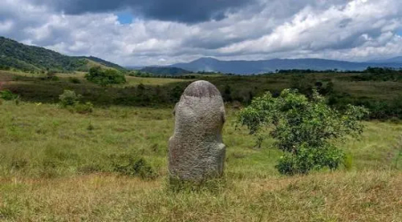 مجسمه های سنگی بادا مجسمه های سنگی بادا,سولاوسی اندونزی