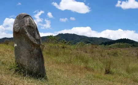 موآی های اندونزی مجسمه های سنگی بادا,سولاوسی اندونزی