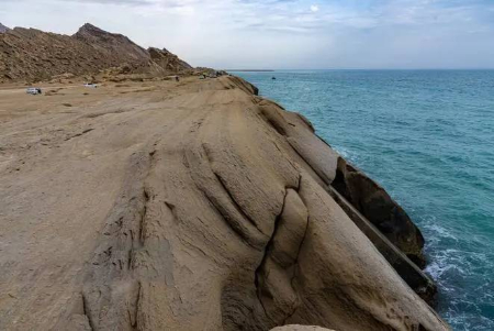 شکاف صدفی دستیر ساحل دستیر, ساحل دستیر پارسیان