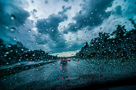 رانندگی در باران,رانندگی در جاده های لغزنده,رانندگی در روزهای بارانی