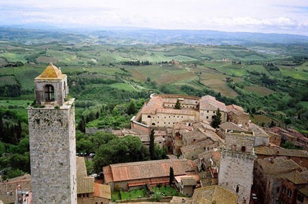 دیدنیهای ایتالیا,آسمان خراش قرون وسطی,بناهای قرون وسطی