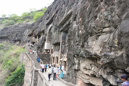 غار,غار های عجیب,جاذبه های گردشگری هند