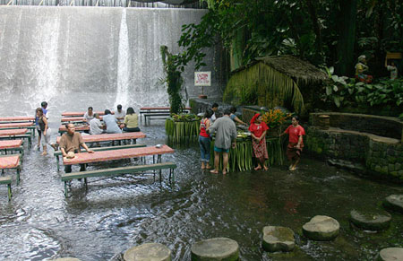 رستوران,رستوران آبشار ویلا اسکودرو,رستوران ویلا اسکودرو در فیلیپین