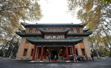 کاخ, کاخ زمردی در چین, کاخی شبیه گردنبد زمرد در چین
