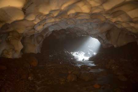 غار يخي كامچاتكا,گردشگری طبیعی,مکانهای دیدنی روسیه
